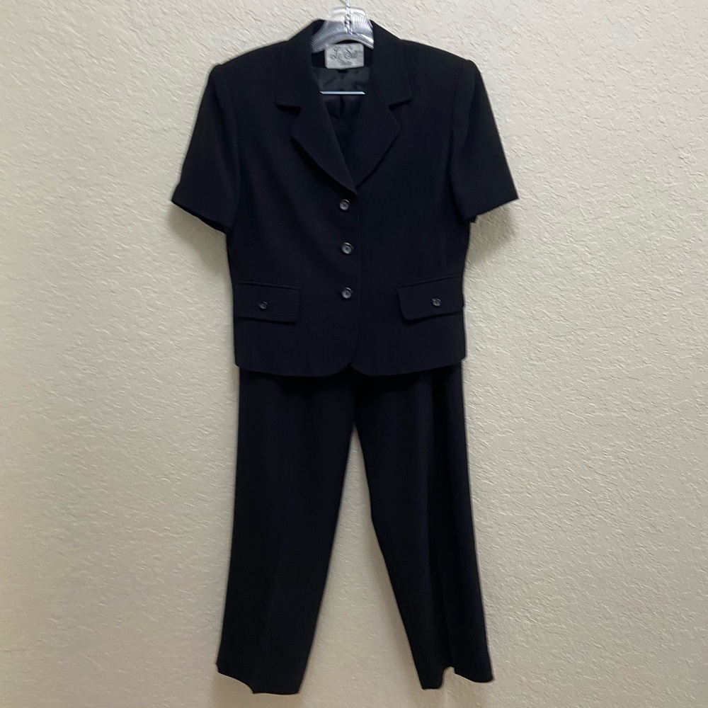 Black Le Suit Petit size 10 Pant Suit